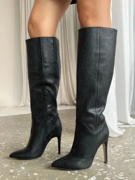 Boots with heel and point toe