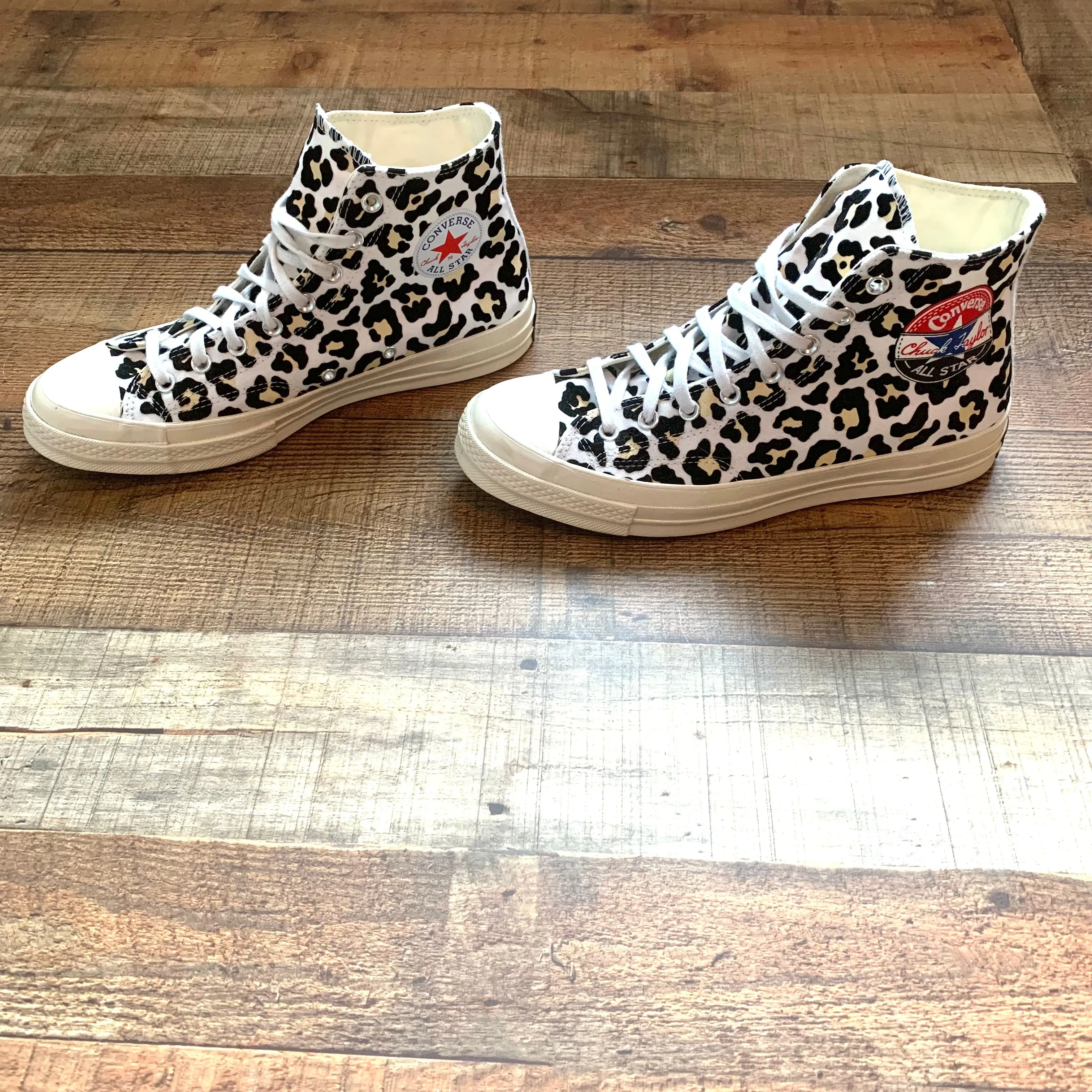 Converse Animal Print All Star Chuck Taylor Hightop Sneaker- Size 10 Men's/ 12 Women's (in good condition)
