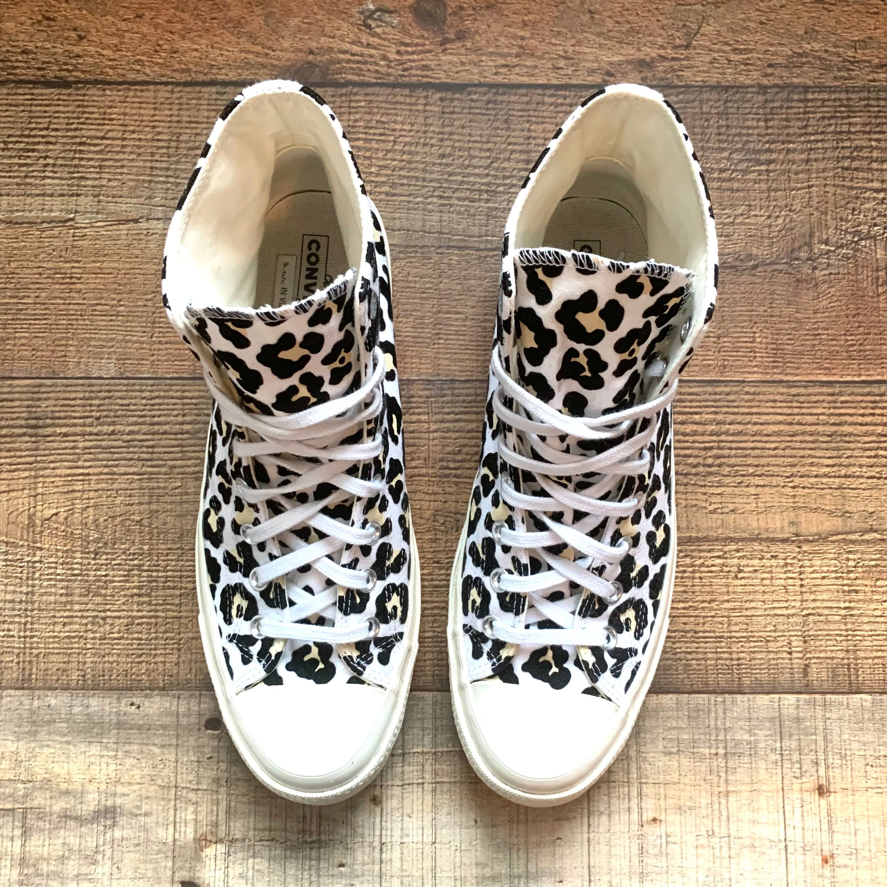 Converse Animal Print All Star Chuck Taylor Hightop Sneaker- Size 10 Men's/ 12 Women's (in good condition)