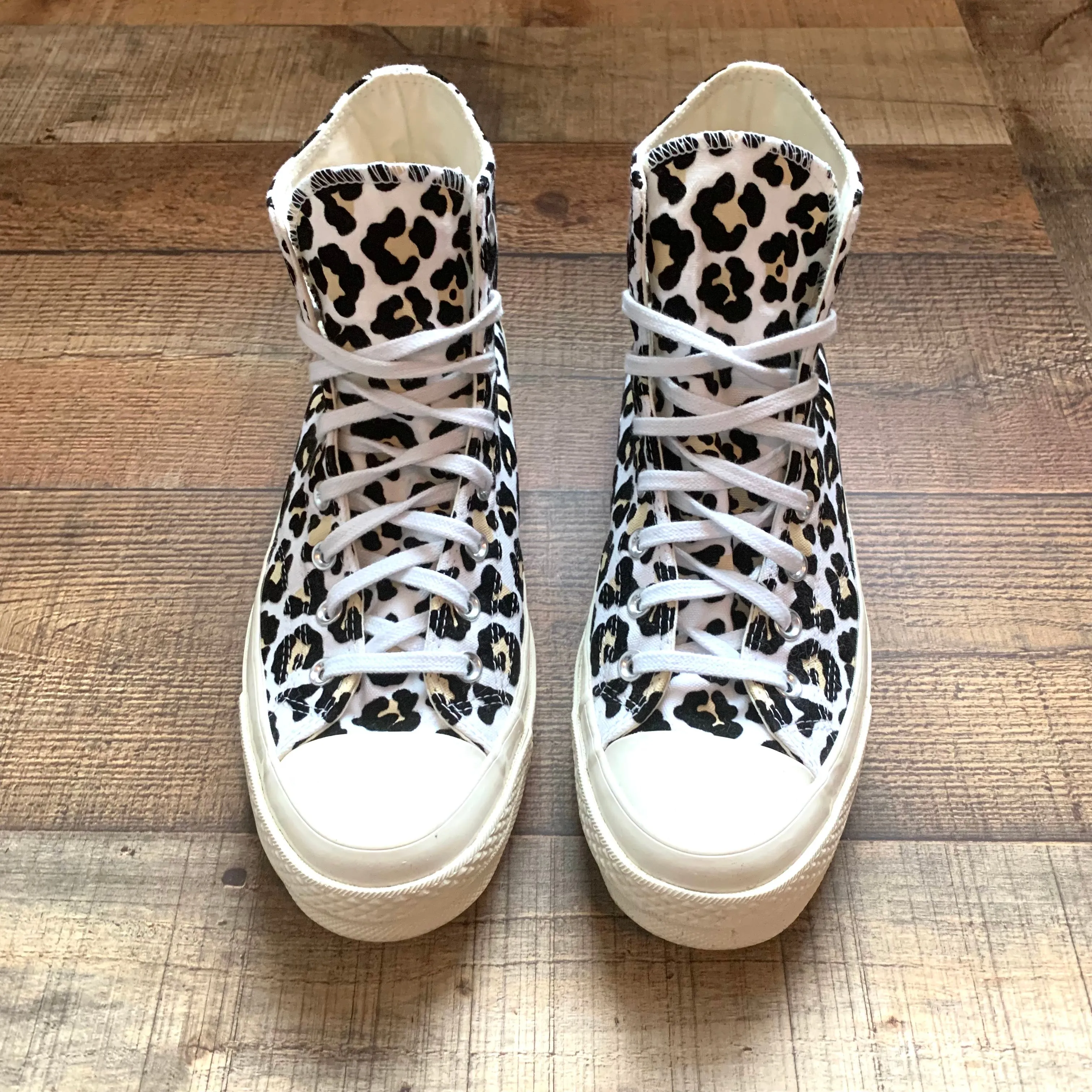 Converse Animal Print All Star Chuck Taylor Hightop Sneaker- Size 10 Men's/ 12 Women's (in good condition)